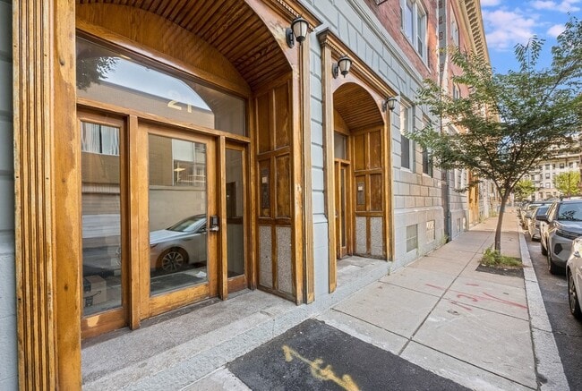 21 Aberdeen St, Unit 2