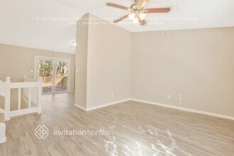 659 N Wood Path Dr in Stone Mountain, GA - Foto de edificio - Building Photo