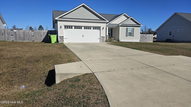 314 Bubbling Brook Ln in Jacksonville, NC - Building Photo - Building Photo