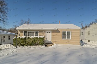 3607 Dixie Dr in St. Ann, MO - Building Photo