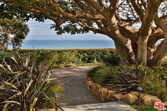 29225 Cliffside Dr in Malibu, CA - Building Photo - Building Photo
