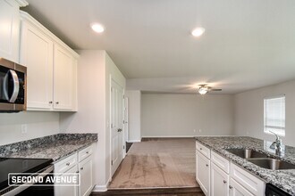 619 Wild Tulip Ct in Gilbert, SC - Building Photo - Building Photo