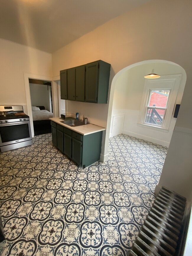 122 Wayne St, Unit Apt 3 in Syracuse, NY - Building Photo - Building Photo