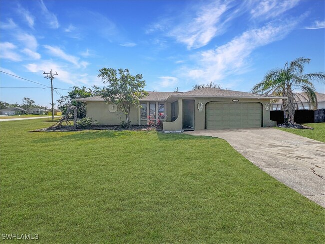 3705 SW 7th Pl in Cape Coral, FL - Foto de edificio - Building Photo