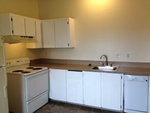 Grandview Apartments in Portland, OR - Building Photo - Interior Photo