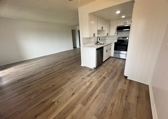 Sun Harbour Apartments in Redondo Beach, CA - Foto de edificio - Building Photo