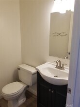 16932 Limelight Cir, Unit D in Huntington Beach, CA - Foto de edificio - Building Photo