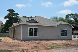 110 Will St in Willis, TX - Building Photo - Building Photo