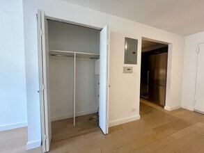 222 E 39th St in New York, NY - Building Photo - Building Photo