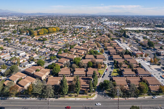 8544 Elburg St in Paramount, CA - Building Photo - Building Photo