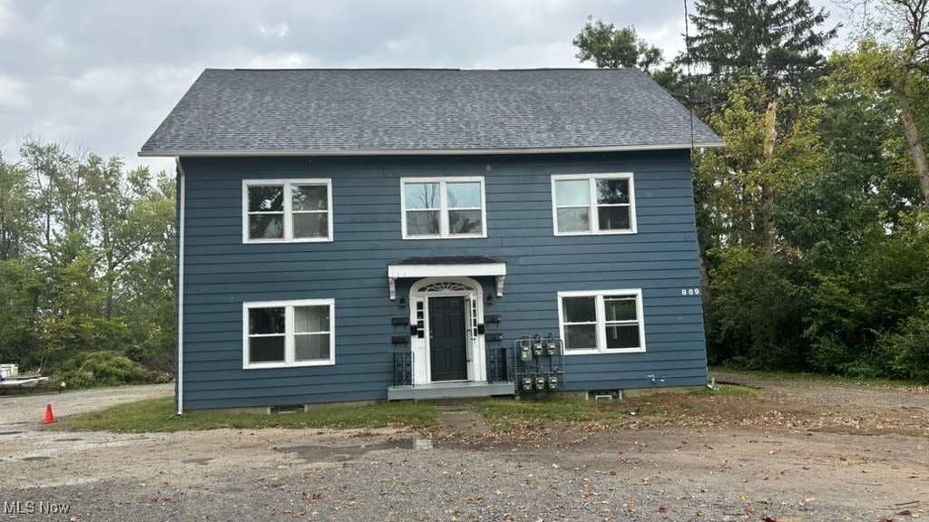 889 Rombach Ave in Wilmington, OH - Foto de edificio