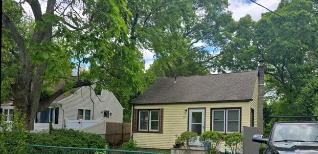 5 Hounslow Rd in Shirley, NY - Building Photo - Building Photo