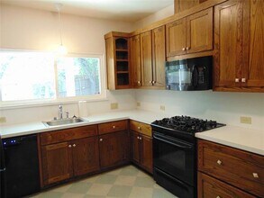 10306 Country Club Dr in Dallas, TX - Building Photo - Building Photo