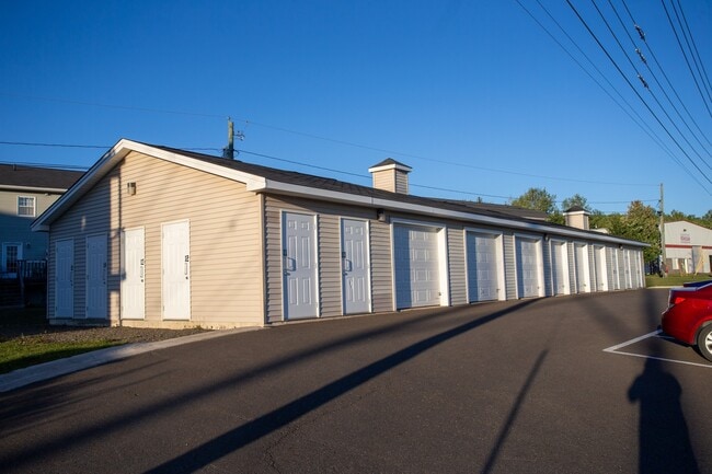 115 Reynolds St in Fredericton, NB - Building Photo - Building Photo