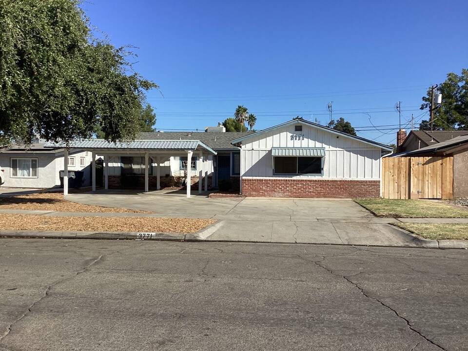 3771 E Swift Ave in Fresno, CA - Building Photo