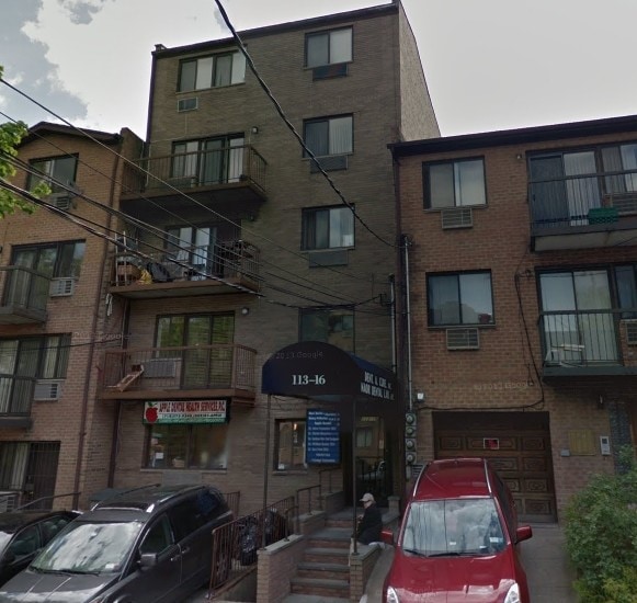 11316 76th Rd in Forest Hills, NY - Foto de edificio