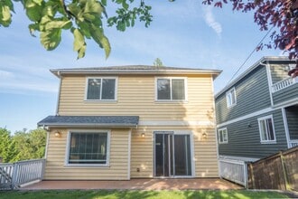 4621 34th Ave W in Seattle, WA - Building Photo - Building Photo