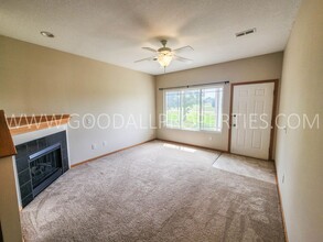 8601 Westown Pkwy in West Des Moines, IA - Building Photo - Building Photo