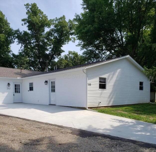208 Melody Ln in Pataskala, OH - Building Photo