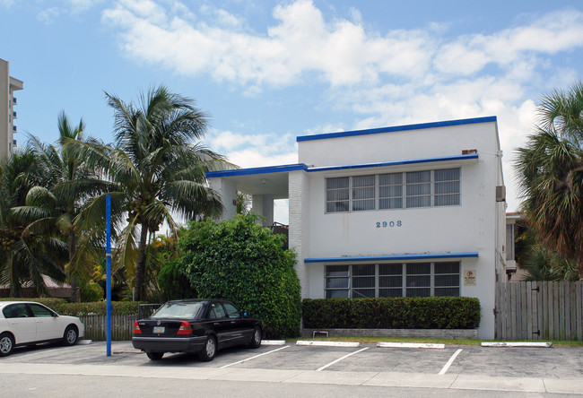 The Fronds in Fort Lauderdale, FL - Building Photo - Building Photo