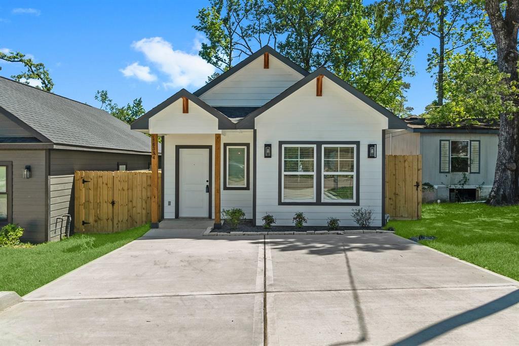 16394 Eastchase St in Montgomery, TX - Building Photo