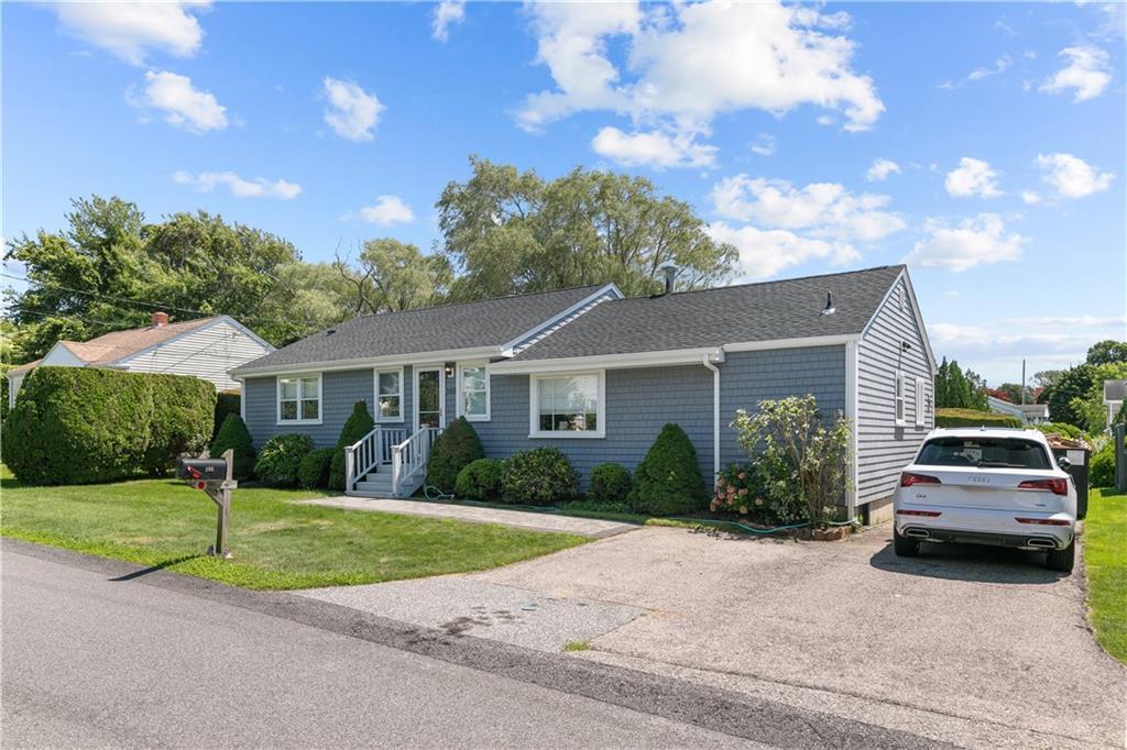 165 Reservoir Rd in Middletown, RI - Building Photo