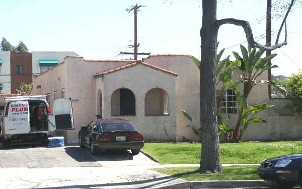 608 S Chevy Chase Dr in Glendale, CA - Foto de edificio