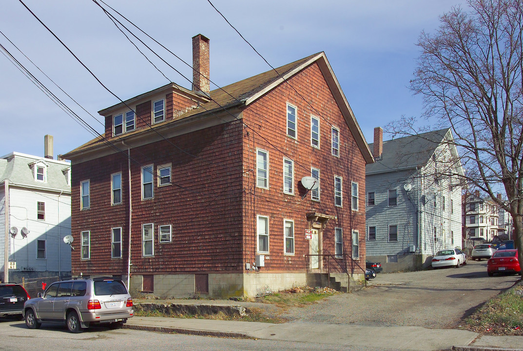 19 Danforth St in Fall River, MA - Building Photo