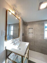 27 Barry St, Unit 2R in Quincy, MA - Foto de edificio - Building Photo