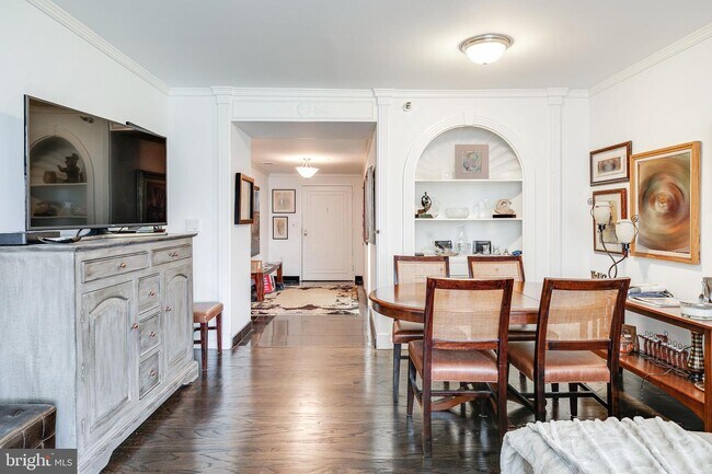 202-10 W Rittenhouse Square-Unit -1109 in Philadelphia, PA - Building Photo - Building Photo