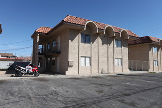 2412-2432 N Walnut Rd in Las Vegas, NV - Building Photo - Building Photo