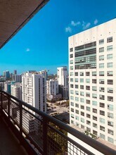 690 SW 1st Ct, Unit 2526 in Miami, FL - Foto de edificio - Building Photo