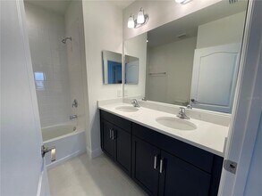 2561 Star Apple Wy in Sarasota, FL - Building Photo - Building Photo