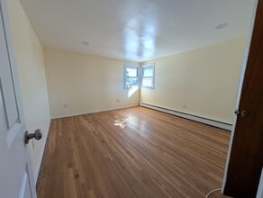 311 Litchfield Ave, Unit 2 in Elmont, NY - Building Photo - Building Photo