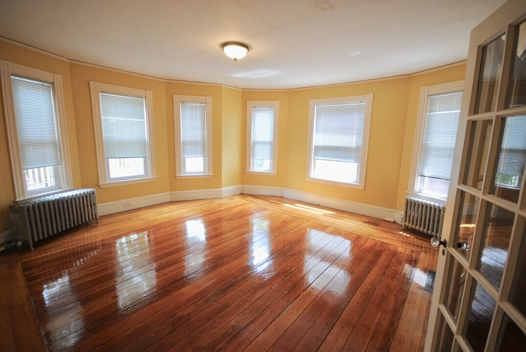 18 Hinckley St, Unit 2 in Boston, MA - Building Photo