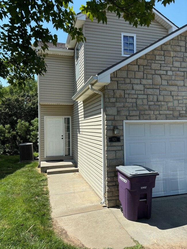 826 Oakbrook Pl