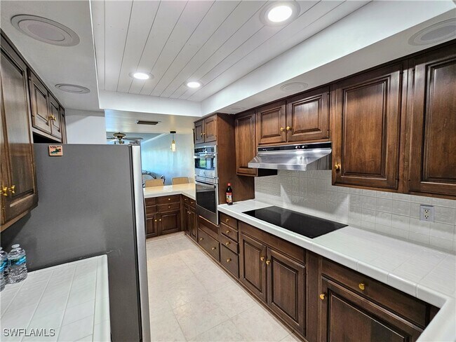property at 5260 S Landings Dr