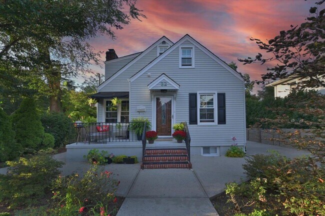 32 Franklin Ave-Unit -Upper in Sea Cliff, NY - Building Photo - Building Photo