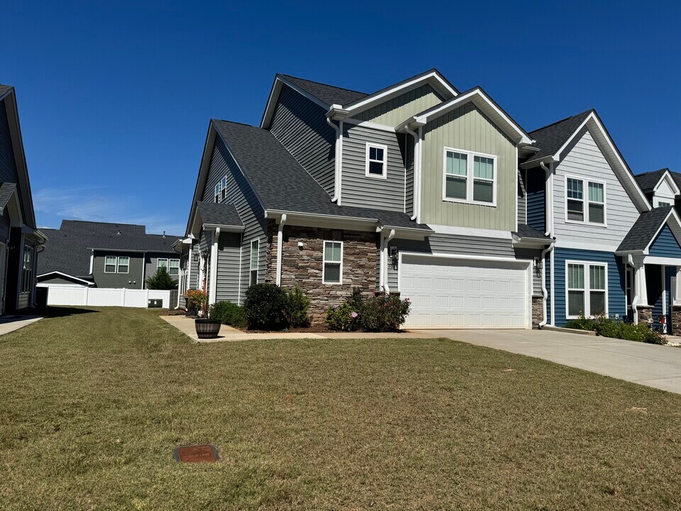 104 Greensdale Ln in Powdersville, SC - Foto de edificio