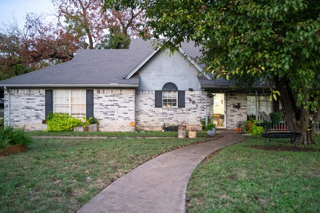 property at 1607 N 15th A St
