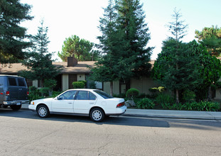 160 W 9th St in Clovis, CA - Foto de edificio - Building Photo