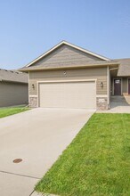 1114 N Brennan Ct in Sioux Falls, SD - Building Photo - Building Photo