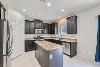 9137 Sea Mink Ave in Las Vegas, NV - Foto de edificio - Building Photo