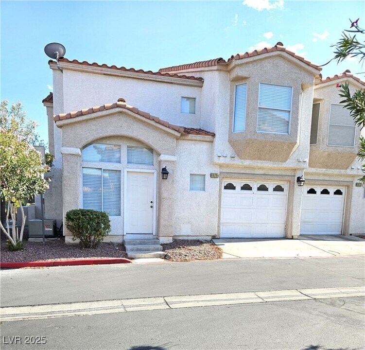 6929 Oyster Shell Dr in Las Vegas, NV - Building Photo