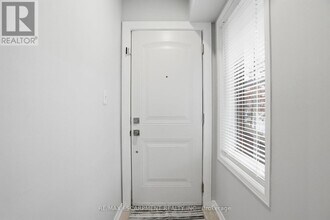 2464 Post Rd in Oakville, ON - Building Photo - Building Photo