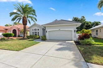 700 Silk Oak Dr in Venice, FL - Building Photo - Building Photo