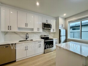 1671 Highland Dr N in Kelowna, BC - Building Photo - Building Photo