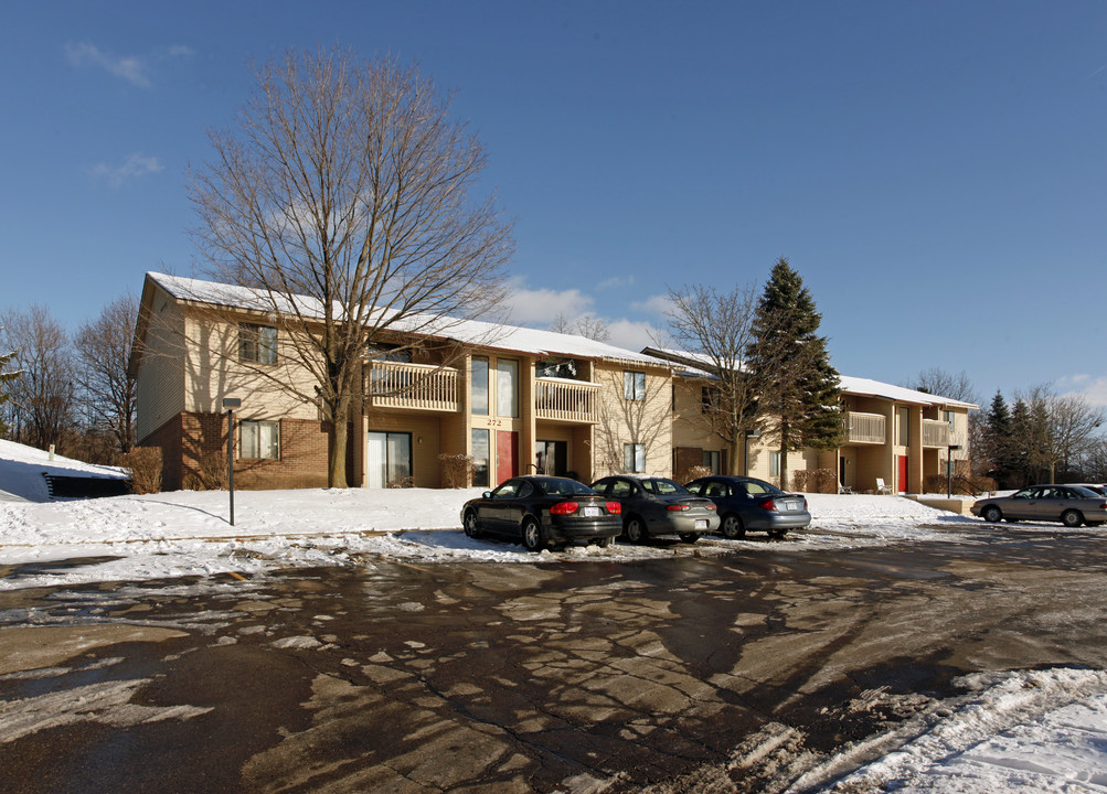 Maple Heights Apartments in Saline, MI - Building Photo