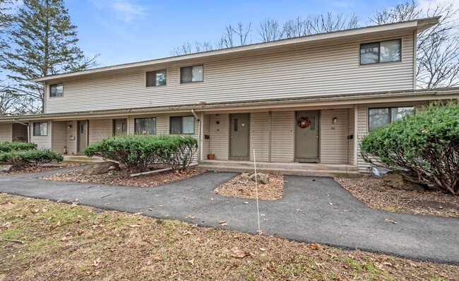 339 Oakland St, Unit 14 in Manchester, CT - Foto de edificio - Building Photo