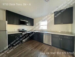 9750 Deer Trail Dr in Houston, TX - Building Photo - Building Photo